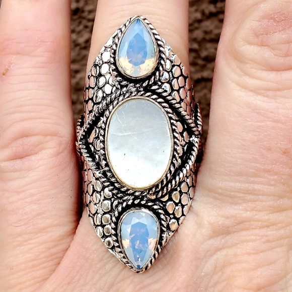 New Mother of Pearl & Milky Opal 925 Silver Statement Ring. - Picture 13 of 16